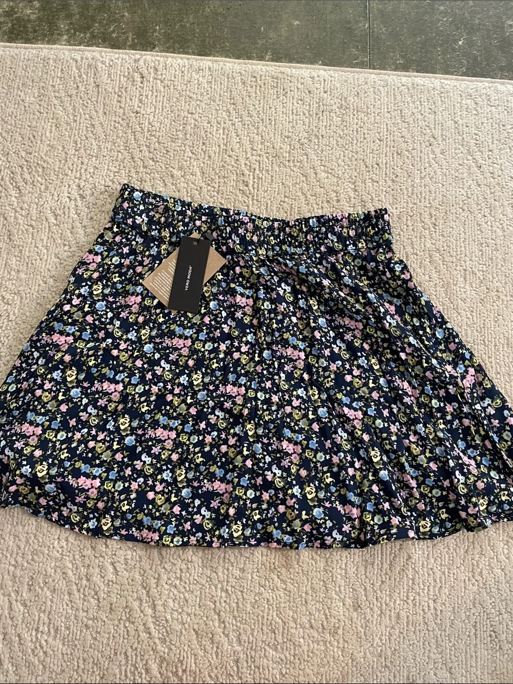 Vero Moda Black Floral Elastic Waist Skater Skirt